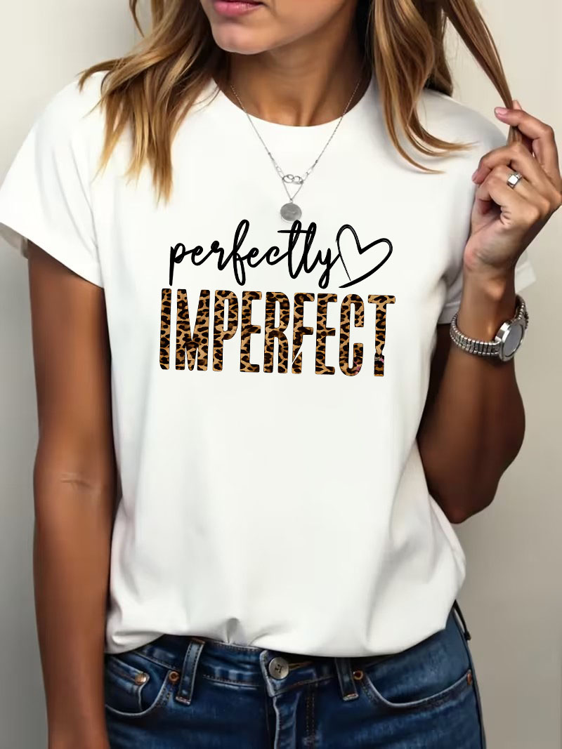 Women Fashion Quotes - T-shirt con grafica a forma di